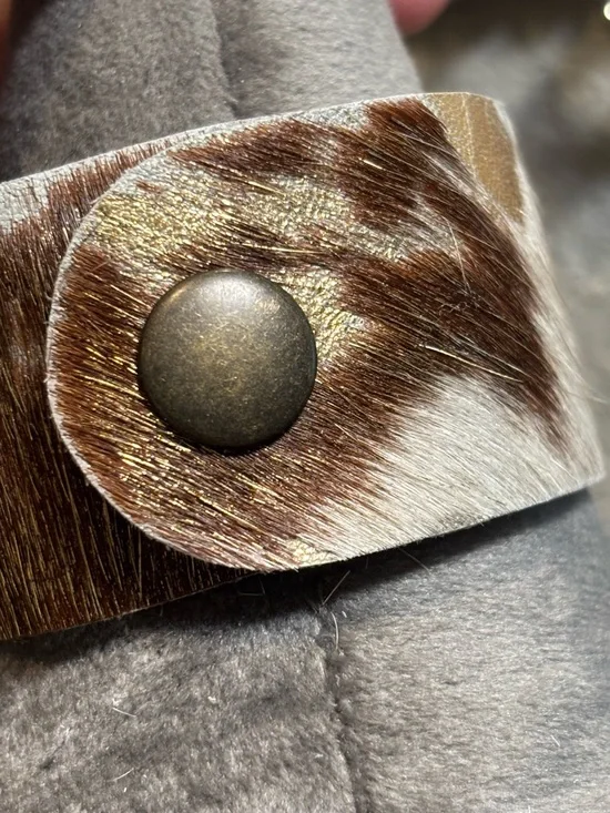 Handmade cowhide bracelet with Crystal repurposed brooch! One of a kind! - Picture 4 of 12